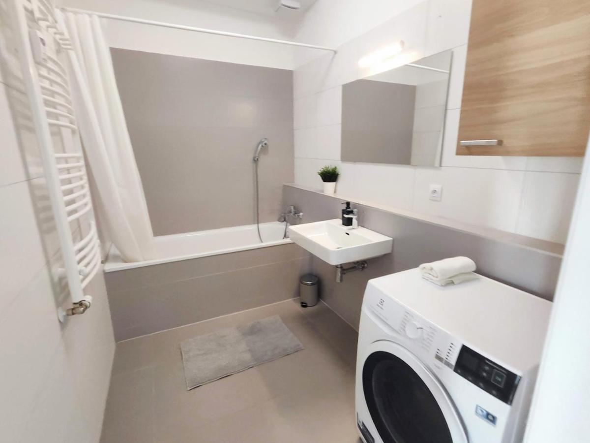 Schanz - Quietly Oriented - Private Parking - Balcony Bratislava Luaran gambar